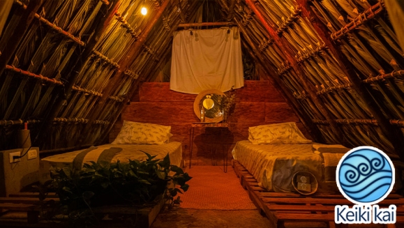 [Imagen:¡Paga Q549 en Vez de Q999 por Estadía  para 2 Personas en Cabaña Tipo Hawaii con Baño Privado o en Glamping con Baño Compartido + 2 Desayunos Continentales + 2 Cócteles de Bienvenida + Uso de Instalaciones: Tapetes de Playa, Piscina, Hamacas y Más!]