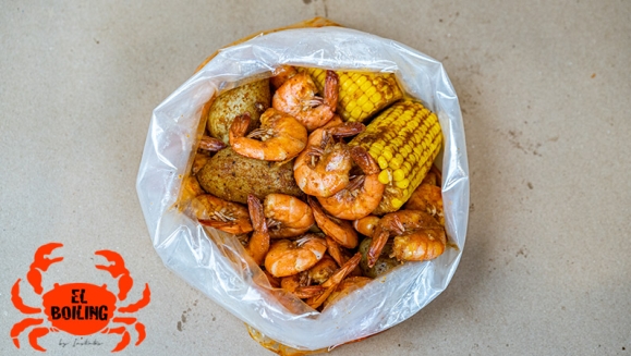[Image: ¡Sabor Cajún para Compartir! ¡Paga Q225 en Lugar de Q375 por 2 Libras de Camarones con Papa y Elote en Salsa Cajún + Papas Fritas + 4 Limonadas o Gaseosas!m]