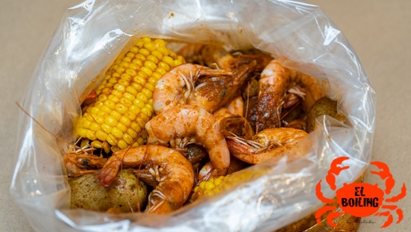 [Image: ¡Sabor Cajún para Compartir! ¡Paga Q225 en Lugar de Q375 por 2 Libras de Camarones con Papa y Elote en Salsa Cajún + Papas Fritas + 4 Limonadas o Gaseosas!m]