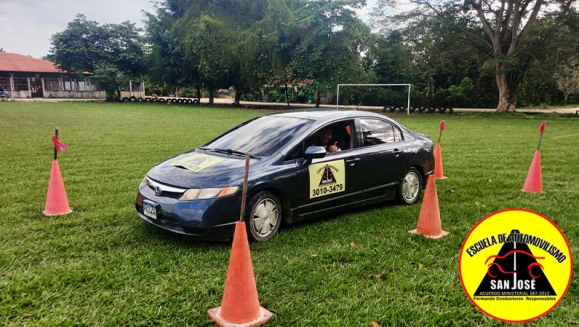 [Imagen:¡Paga Q699 en Lugar de Q1,450 por Curso de Manejo que Incluye: 10 Horas de Clases Prácticas + Clase Teórica!]