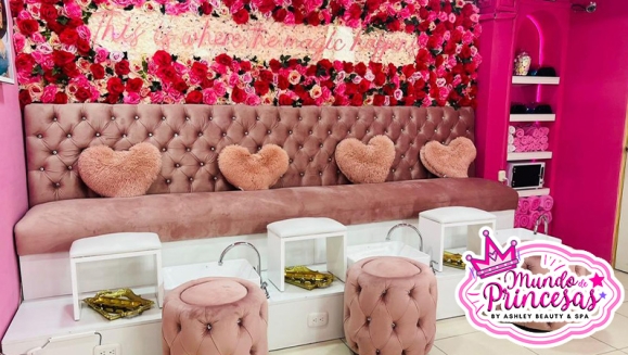 [Image: ¡Paga Q99 en Lugar de Q350 Por Servicios de Salón y Glamour Para Tu Princesa: Peinado Básico + Maquillaje Fantasía + Esmaltado de Uñas+ Uso de Vestidos y Accesorios del Magic Closet + Fotografías Digitales en Cabinas Personalizadas + Snacks!m]
