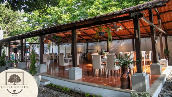 [Image: ¡Paga Q479 en lugar de Q1,040 por Estadía Campestre para 2 en Habitación Temática + Circuito de Spa con Sauna, Jacuzzi e Hidroterapia!m]