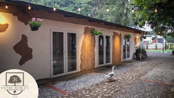 [Image: ¡Paga Q479 en lugar de Q1,040 por Estadía Campestre para 2 en Habitación Temática + Circuito de Spa con Sauna, Jacuzzi e Hidroterapia!m]