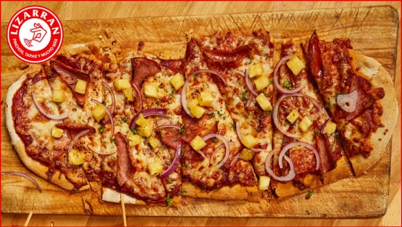 [Image: ¡Paga $18.95 en Lugar de $44.80 por 2 Cocas Españolas (Tipo Pizza) de Especialidad a Elección: Vegetariana, Salami, Hawaiana o Pollo BBQ + 1 Orden de Papas Bravas + 1 Jarra de Limonada, Naranjada, Gaseosa o Te Helado + 1 Orden de Churros Españoles!m]