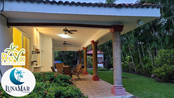 [Image: ¡Paga $135 en Lugar de $275 por Alojamiento de 1 Noche hasta para 10 Personas en Quinta Luna Mar (Totalmente Equipada) en Las Veraneras Resort, Playa Los Cóbanos! ¡Solo 18 Cupones Disponibles!m]
