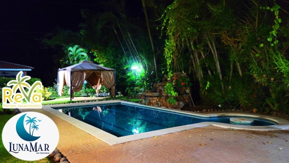 [Image: ¡Paga $135 en Lugar de $275 por Alojamiento de 1 Noche hasta para 10 Personas en Quinta Luna Mar (Totalmente Equipada) en Las Veraneras Resort, Playa Los Cóbanos! ¡Solo 18 Cupones Disponibles!m]