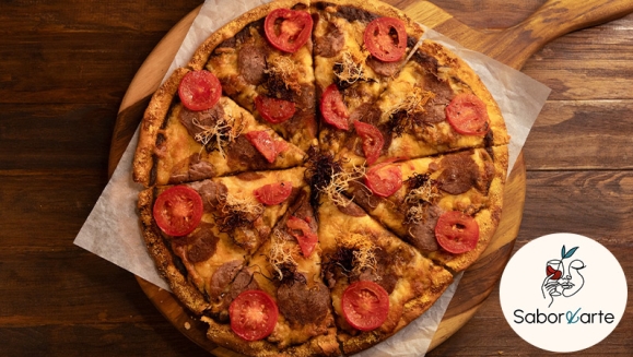 [Image: ¡Paga Q99 en Lugar de Q210 por Menú Gourmet para 2 con Pizza Artesanal de Especialidad a Elección o 2 Hamburguesas Gourmet + 2 Bebidas Naturales!m]