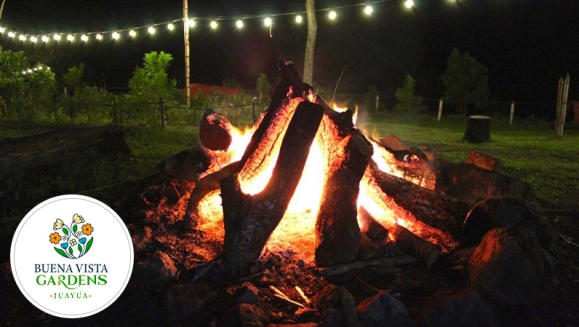 [Image: ¡Paga $30 en Vez de $60 por Camping al Aire Libre para 2 que Incluye: 2 Entradas al Ecoparque + 1 Tienda de Campaña + 2 Colchonetas + 2 Desayunos + 2 Cenas + Fogata + Guía de Senderismo y Tour Básico de Café + Piscina y Más! ¡Solo 53 Disponibles!m]