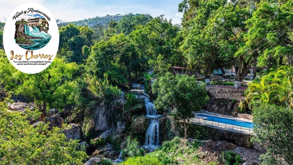 [Imagen:¡Paga Q360 en Lugar de Q620 por Estadía para 2 Personas Durante 3 Días y 2 Noches en Hotel Los Chorros + Daypass en Balneario Natural con Piscinas, Cascada Natural, Áreas Recreativas y Mas!]