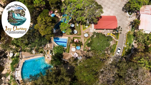 [Imagen:¡Paga Q360 en Lugar de Q620 por Estadía para 2 Personas Durante 3 Días y 2 Noches en Hotel Los Chorros + Daypass en Balneario Natural con Piscinas, Cascada Natural, Áreas Recreativas y Mas!]