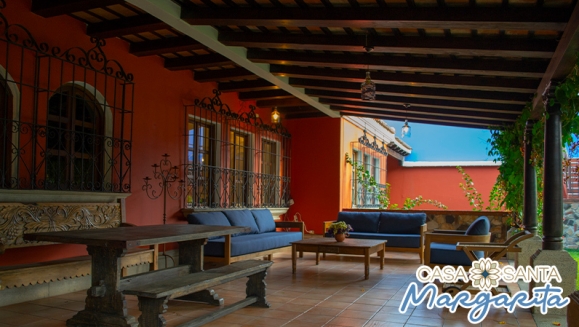 [Image: ¡Valido para fiestas agostinas! ¡Paga $75 en Lugar de $148.69 por Estadía Familiar en Antigua Guatemala para 2 Adultos y 2 Niños (Hasta 9 años) en Habitación Doble, TV, Parqueo, Impuestos Incluidos y Más!m]