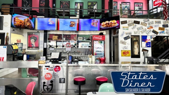 [Image: ¡Paga $14 en Lugar de $25.50 por 2 Hamburguesas Classic Cheeseburger: 1/3 Lb de Carne de Res con Bacon, Mushrooms o Jalapeños + 2 Complementos a Elección entre Papas, Aros de Cebolla, Mac and Cheese, Pepinillos Fritos y Otros + 2 Sodas con Refill!m]