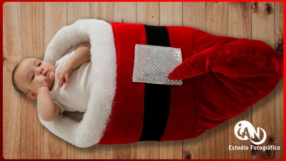 [Image: ¡Paga $23 en Lugar de $100 por Sesión Fotográfica hasta para 5 Personas en Set Navideño + DVD con 25 Fotografías Editadas + 4 Fotografías Impresas + Fotocalendario!m]