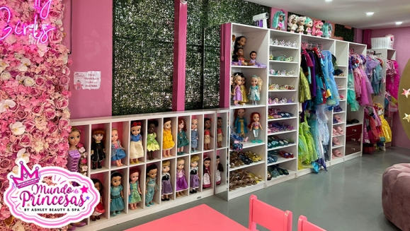 [Image: ¡Paga Q99 en Lugar de Q325 Por Servicios de Salón y Glamour Para Tu Princesa: ¡Peinado con Glitter + Esmaltado de Manos y Pies + Uso de Vestidos y Accesorios del Magic Closet + Fotografías Digitales en Cabinas Personalizadas + Snacks!m]