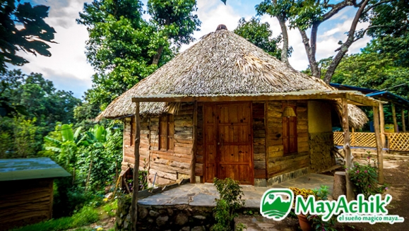 [Image: ¡Paga Q599 en Lugar de Q1,467 por Estadía de 2 Noches y 3 Días para 2 Personas en Habitación Privada + Uso de Sauna + Tour de Textiles + Parqueo + Impuestos!m]