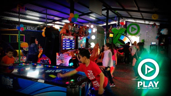 [Image: ¡Paga Q99 en lugar de Q300 por 3 Horas de Diversión ILIMITADA para 2 en Todas las Atracciones: Láser, Arcadas, Videojuegos, Saltarinas y Cama Elástica!m]