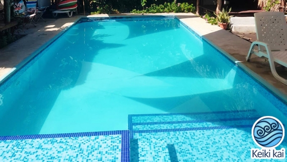 [Image: ¡Escapada Perfecta a la Playa! ¡Paga Q375 en Lugar de Q850 por 1 Noche para 2 Personas en Cabaña Tipo Hawaii con Baño Privado o Habitaciones Dobles con Baño Privado + 2 Desayunos + Uso de Instalaciones: Piscina, Hamacas y Más!m]