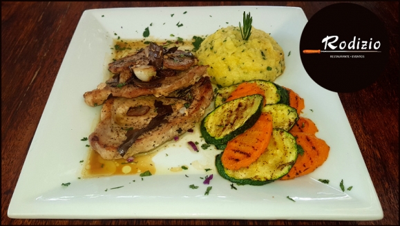 [Image: ¡Paga $17.50 en Lugar de $35 por 2 Platos de Receta Brasileña a Elección entre Steak Rodizio, Porco Gourmet (Lomo de Cerdo) o Lonja de Pescado + Guarniciones + 2 Entradas + 2 Bebidas!m]