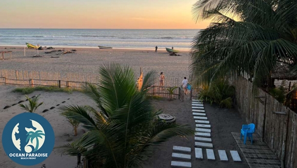 [Image: ¡Plan Playero en Pareja! ¡Paga $107 en Lugar de $179 por Estadía Para 2 Personas en Ocean Paradise, Playa Barra de Santiago, Ahuachapán! ¡Solo 18 Cupones Disponibles!m]