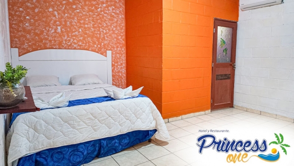 [Image: ¡Escape Romántico a la Playa! ¡Paga $40 en Lugar de $75 por Estadía de 1 Noche Para 2 Personas en Playa Costa del Sol, La Paz + 2 Desayunos!m]