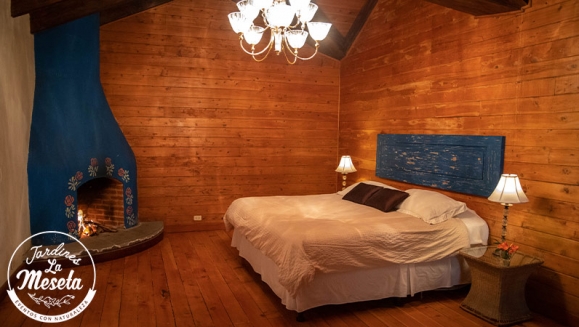 [Image: ¡Paga Q559 en Lugar de Q1,600 por Romántica Estadía para 2 en Cabaña con Chimenea y Tina + 2 Desayunos Europeos! ¡A Solo 10 Minutos de La Antigua!m]