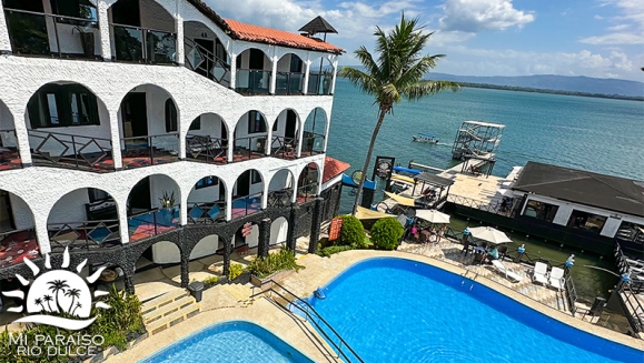 [Image: ¡Paga Q2,548 en Lugar de Q3,920 por Estadía de 3 Días y 2 Noches Para Hasta 2 Adultos y 2 Niños en Río Dulce: Habitación Suite Master con A/C + 4 Desayunos + Jacuzzi Privado + Piscinas + Balcón con Vista Panorámica + Ingreso a Museo y Más!m]