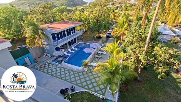 [Image: ¡Sol, Piscina y Descanso! ¡Paga $30 en Lugar de $50 por Estadía de 1 Noche Para 2 Personas en Surf City, La Libertad + 2 Desayunos Típicos!m]