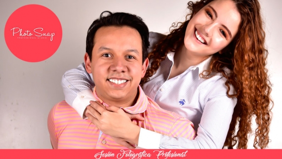 [Image: ¡Paga Q199 en lugar de Q600 por Sesión Fotográfica Profesional de 1 Hora hasta para 8 Personas + Todas las Fotos de la Sesión en Formato Digital + 5 Impresiones 5x7!m]