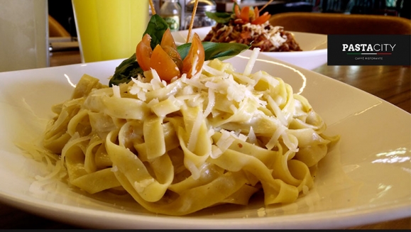 [Image: ¡Paga $15 en Lugar de $30.30 por 2 Platos de Pastas a Elección + 1 Orden de Pan de Ajo con Queso Gratinado + 1 Tabla de Patatas con Salsa Barbacoa, Arrabiata y Mostaza y Miel + 2 Tés Helados, Sodas o Limonadas!m]