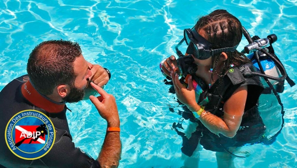 [Image: ¡Paga Q175 en lugar de Q525 por Curso de Buceo Discover Scuba Diving:  Clase Teórica + Clase Práctica + Uso de Equipo de Buceo (Tanques, Caretas, Aletas) + Diploma con Certificación ADIP Internacional!m]