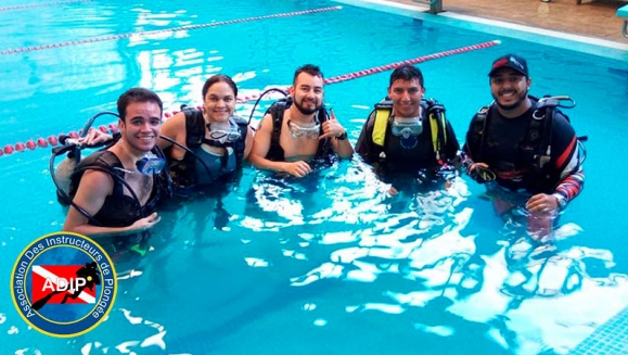 [Image: ¡Paga Q175 en lugar de Q525 por Curso de Buceo Discover Scuba Diving:  Clase Teórica + Clase Práctica + Uso de Equipo de Buceo (Tanques, Caretas, Aletas) + Diploma con Certificación ADIP Internacional!m]